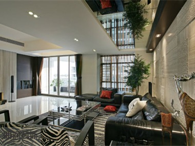 设计师以娴熟的设计手法来表达优雅的涵 义,客厅大块