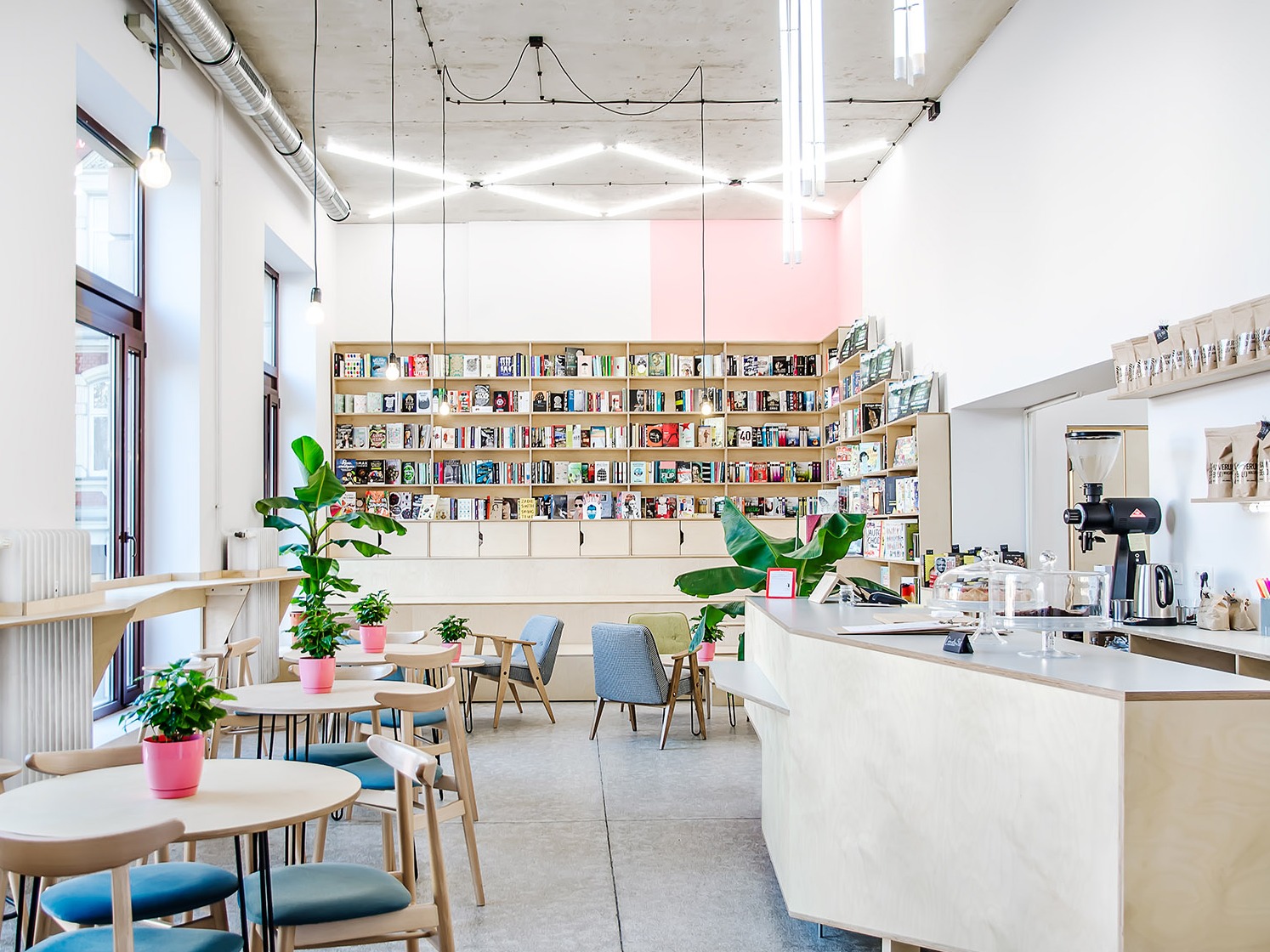 波兰Kahawa咖啡书屋，咖啡与书的现代混搭